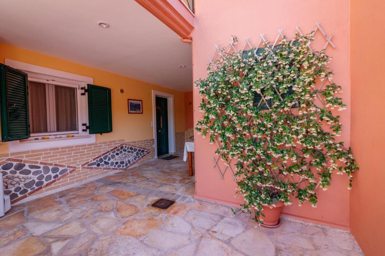 Cleopatra Rooms Nikiana Exterior foto